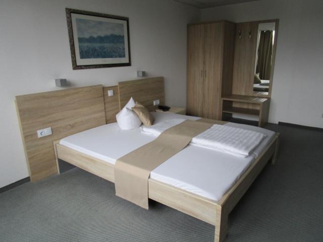 Businesshotel & Appartements Stuttgart-Vaihingen Bagian luar foto