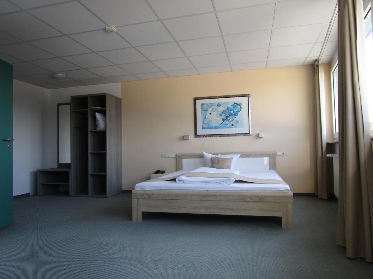 Businesshotel & Appartements Stuttgart-Vaihingen Bagian luar foto