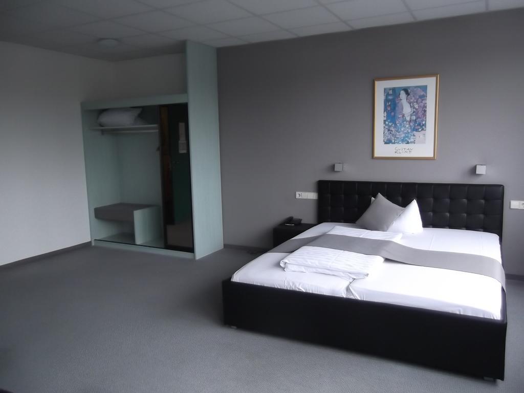 Businesshotel & Appartements Stuttgart-Vaihingen Bagian luar foto