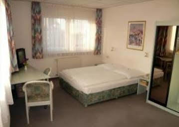 Businesshotel & Appartements Stuttgart-Vaihingen Bagian luar foto